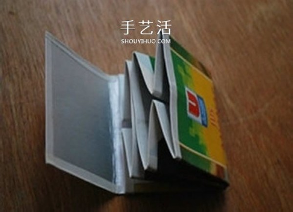 Tutorial on making handmade paper wallets by using waste beverage boxes and making wallets