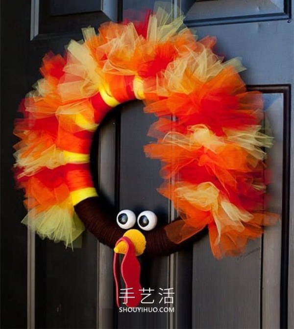 Tutorial on how to make a handmade Thanksgiving turkey wreath for kindergarten