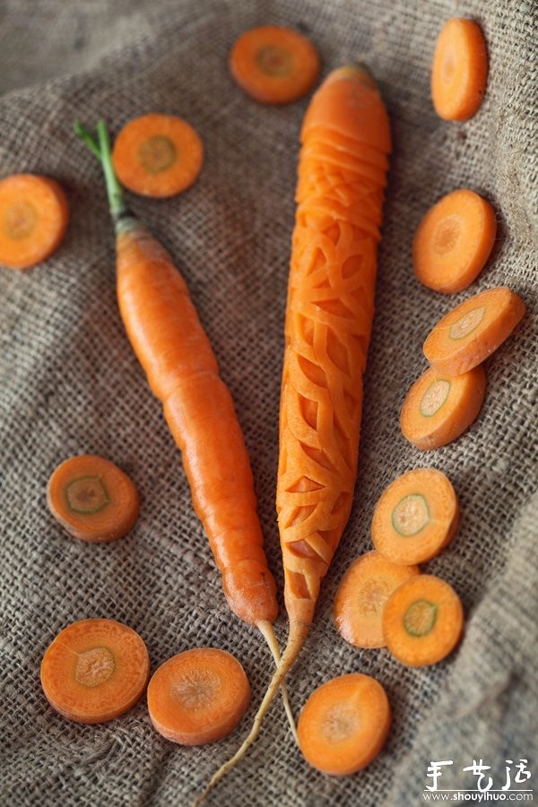 Creative works of fruit and vegetable carvings