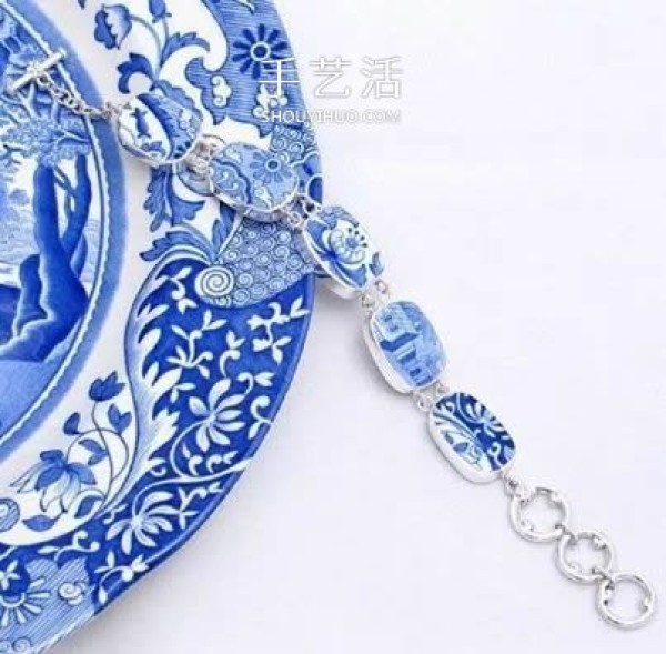 If the exquisite ceramic plate falls on the floor, then make it your only jewelry! 