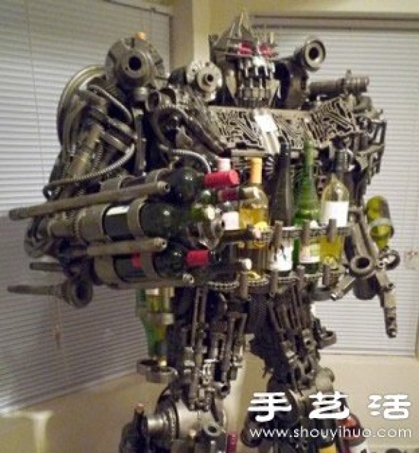 Awesome DIY Transformers Robot Model Wine Rack