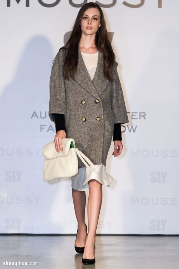 MOUSSY & SLYs autumn and winter womens clothing creates a British retro style