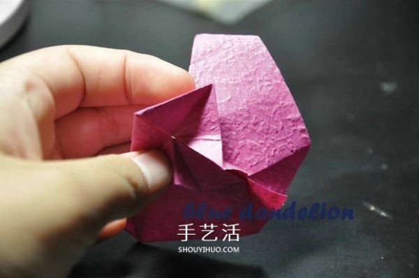 Illustrations of how to fold a romantic butterfly heart, step-by-step pictures of origami butterfly hearts