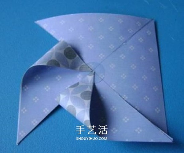 The simplest folding method of paper pinwheel with illustrations and cute childrens corsage DIY