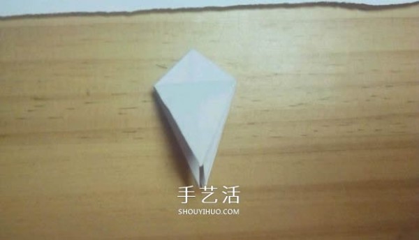 Illustration of folding method of Mandala flower, how to fold white Bana flower by hand