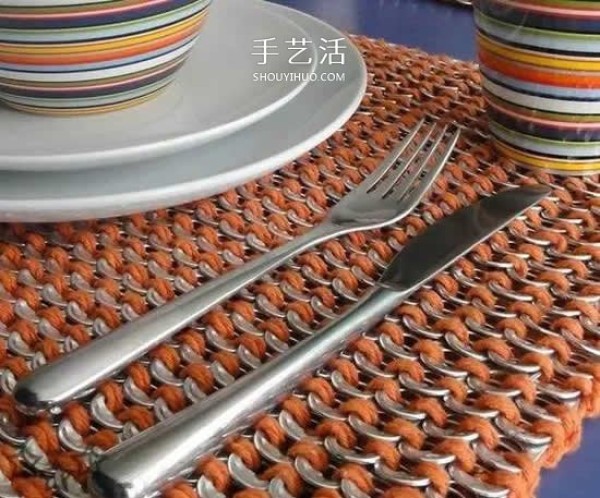 Can pull tabs can be used like this! Exquisitely woven coasters and bags