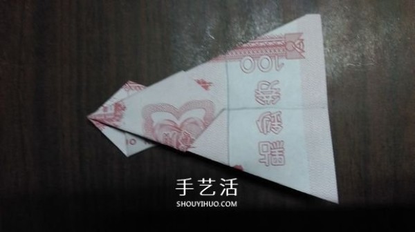 The origami method of the five-petal lotus illustrates the steps of folding the five-petal lotus with paper money