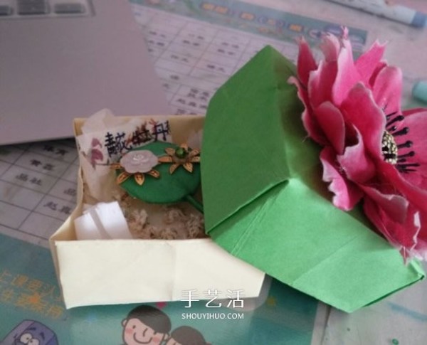 How to fold a square gift box with origami illustrations of a gift box with flowers