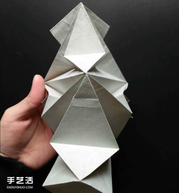 Super complex origami shark illustration, detailed steps for folding a three-dimensional shark