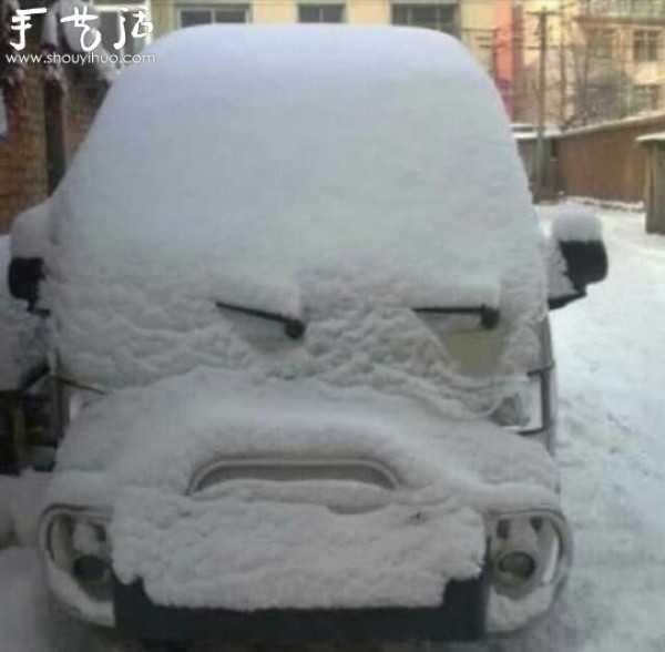 The funny expression of the car after the snow