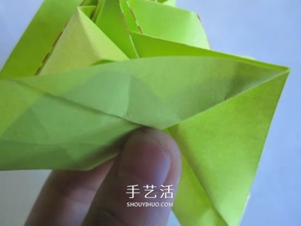 The origami illustration of the original paper rose is very detailed