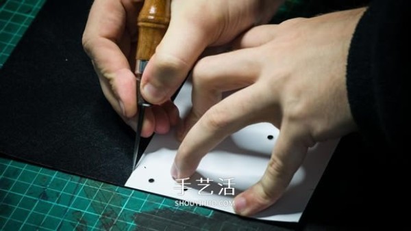 How to make a pickup bag, illustrated with drawings of homemade leather card holder