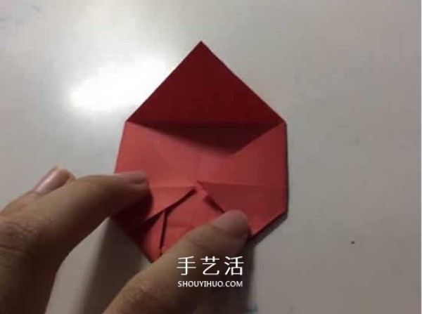 A little romantic secret! Illustration of transparent heart origami that can only be discovered by facing the light