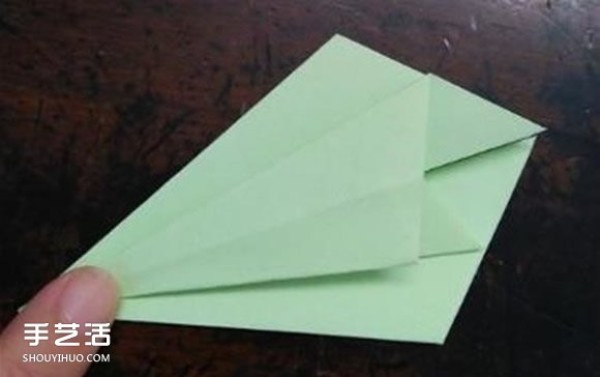 The folding method of a small three-dimensional umbrella illustrates how to make a paper umbrella for children