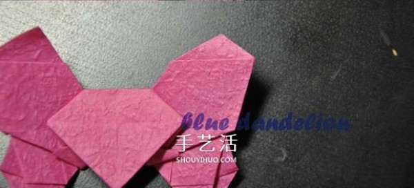 Illustrations of how to fold a romantic butterfly heart, step-by-step pictures of origami butterfly hearts