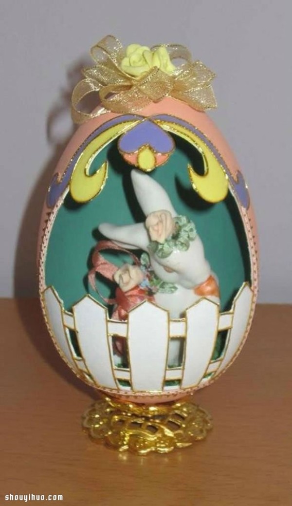 Beautiful hand-painted and carved DIY handmade art of egg shells