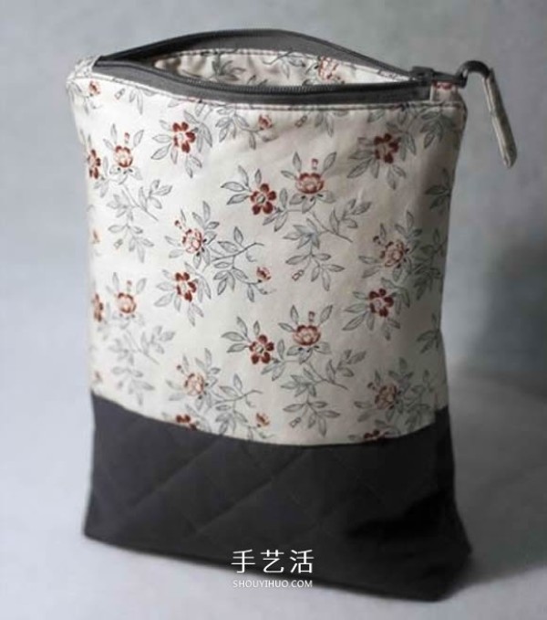 How to make your own square cosmetic bag, how to make a cosmetic bag" border="0" width="580" height="424" src="https://img.111diy.com/timthumb.php?src=/d/file/20220112/dn4ubf35eqt.jpg" /></p>
<p>Put the cosmetics in safely and close the zipper. </p>
<p align="center"><img alt="How to make your own square cosmetic bag Handmade cosmetic bag making tutorial"  alt=