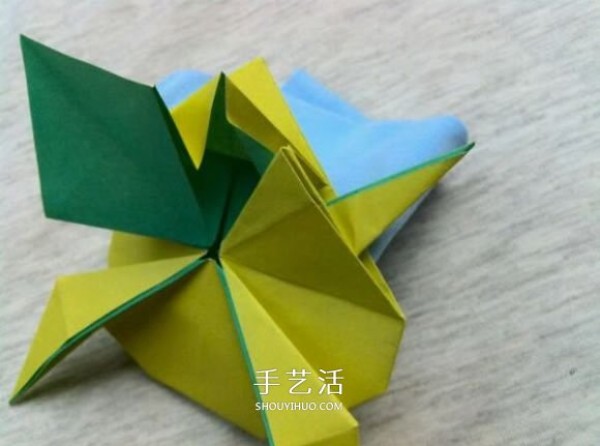 Three-dimensional frog origami step-by-step diagram, complicated methods and pictures of folding a frog