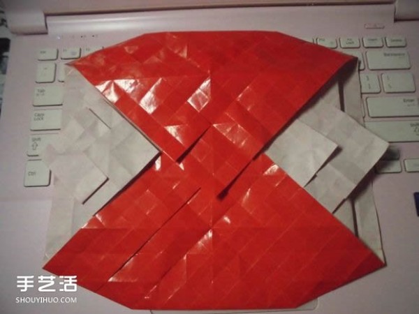 Kissing Fish Origami Illustration of the Super Complex Heart Folding Process