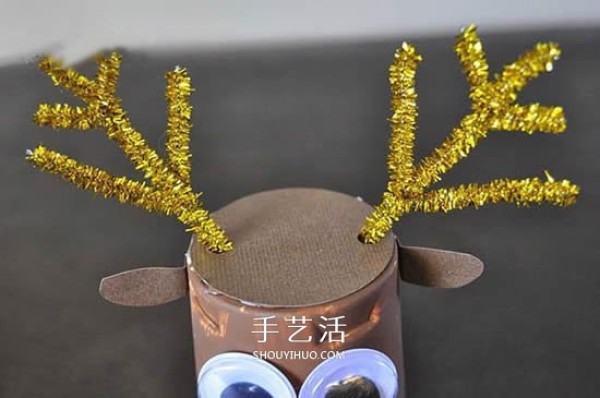 How to make a Christmas reindeer. A tutorial for toddlers to make a paper cup reindeer