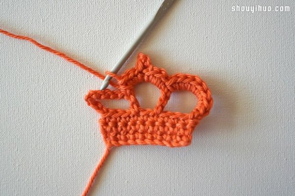 Wool crochet mini crown DIY cute brooch or headband