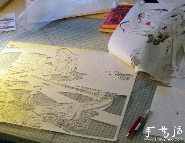 Li Baoyis paper-cut art work