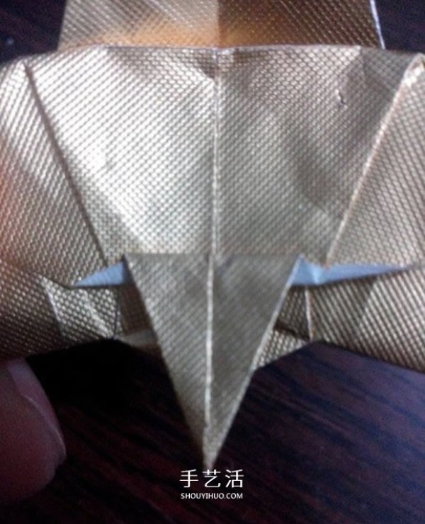 Using cigarette box paper waste and making origami three-dimensional owl illustration step-by-step