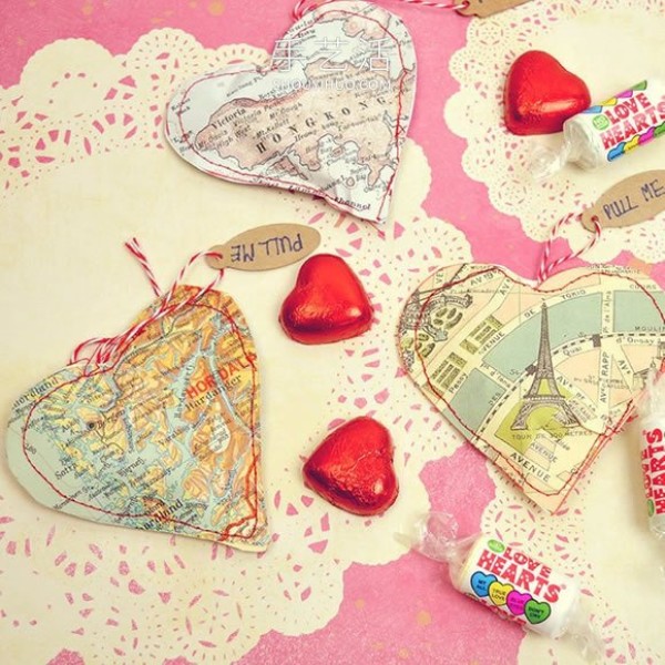 Tutorial on how to make a Valentines Day love gift bag by hand using an old map