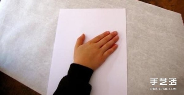 How to make a love greeting card, print all your hands and feet on it