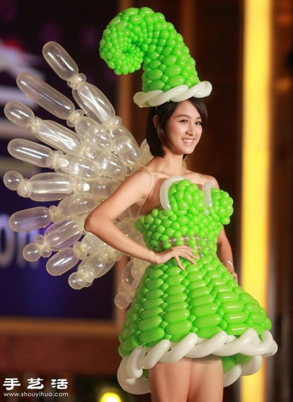 Creative dress made by balloon DIY