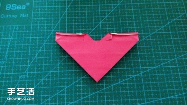 LOVE heart-shaped origami illustrated tutorial on how to fold LOVE love on Valentines Day