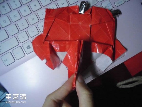 Kissing Fish Origami Illustration of the Super Complex Heart Folding Process