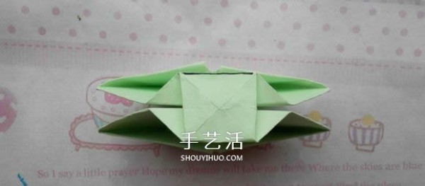 A tutorial on how to fold a diamond rose and a tutorial on how to fold a diamond rose