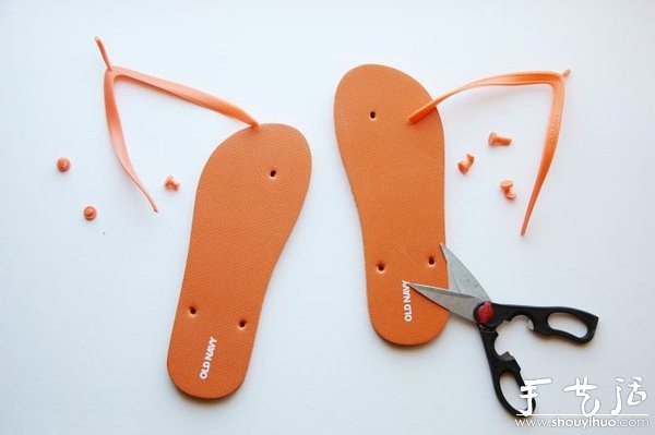 DIY method of renovating old items of flip-flops