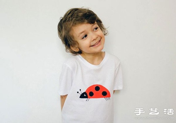 Cute baby T-shirt handmade by the illustrators mother