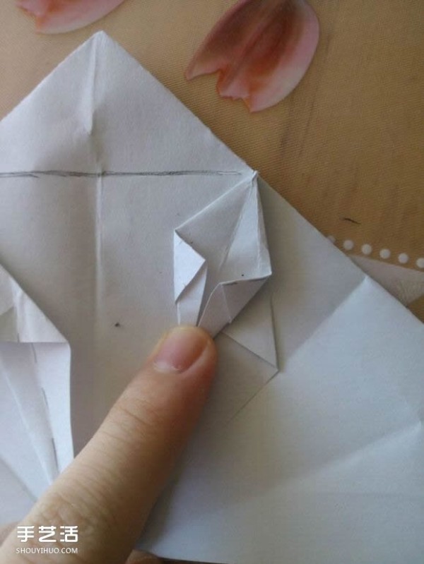 Origami diagram of a grand piano and how to fold a three-dimensional grand piano step by step