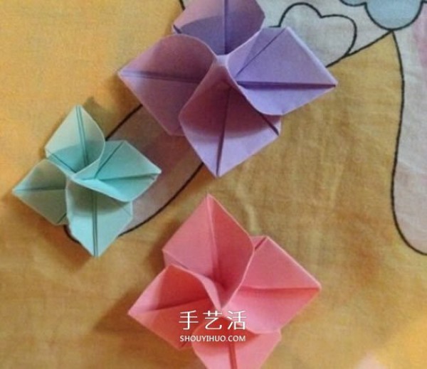 Four-petaled flower origami illustrated tutorial how to fold a four-petaled flower by hand