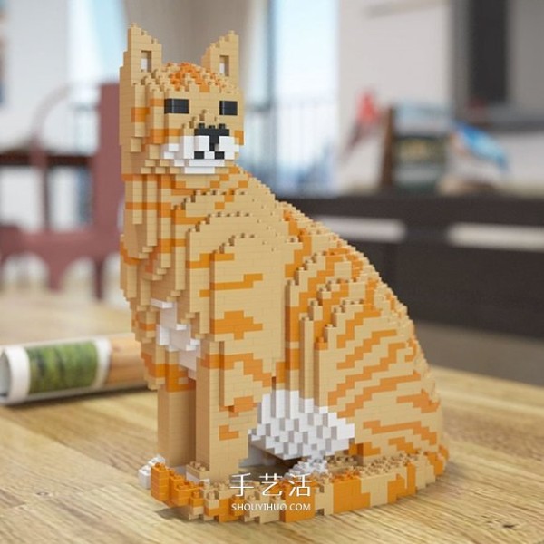 Pictures of DIY three-dimensional cat models using mini Lego blocks