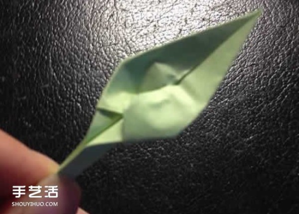 How to fold a four-petaled flower with illustrated steps. How to make an origami four-petaled flower by hand