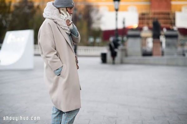 Russian street photography of beauties wearing clothing reveals different fashion trends