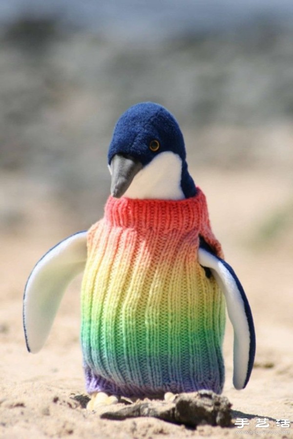 Put a knitted sweater on the penguin