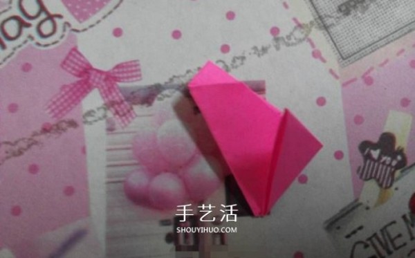 How to fold origami cherry blossoms, illustrated with the steps of folding combined cherry blossoms