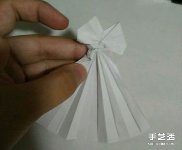 How to fold an origami wedding dress, illustrate the origami method of a wedding dress with steps