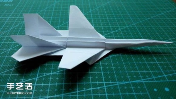 How to use paper to fold a fighter jet and illustrate how to fold an A4 paper fighter jet