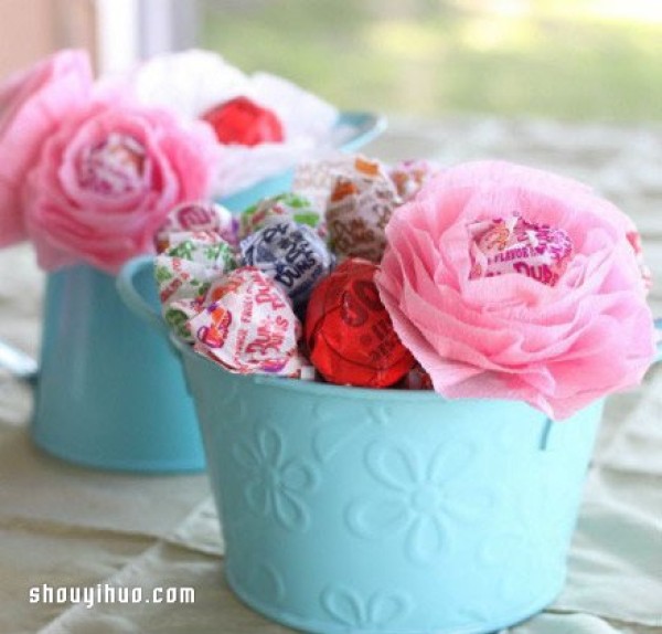 Illustration of how to fold crepe paper flowers, tutorial on how to make crepe paper flowers