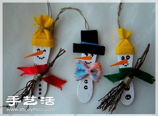 Handmade snowman with popsicle sticks, DIY snowman pendant with ice cream sticks