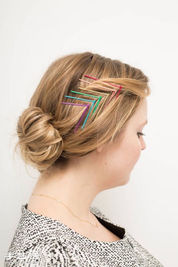 Hairpins can also create new tricks and 15 pretty hairstyles can be easily completed