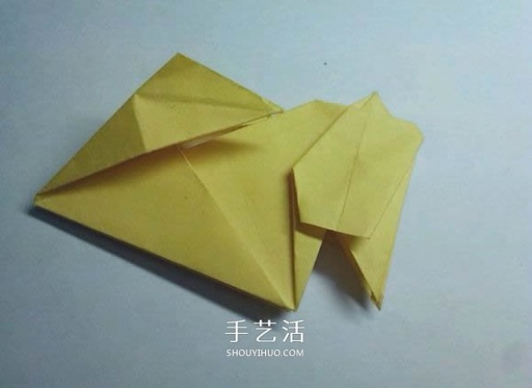 The detailed origami illustration process will teach you how to fold a three-dimensional rabbit