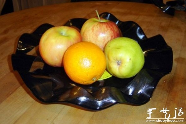 Tutorial on DIY Fashionable Fruit Plate with Vinyl Records