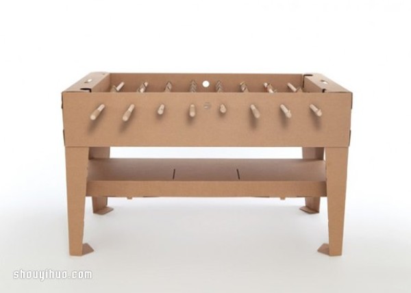 Using cardboard to make your own table football machine, the prerequisite is that you are ingenious enough! 